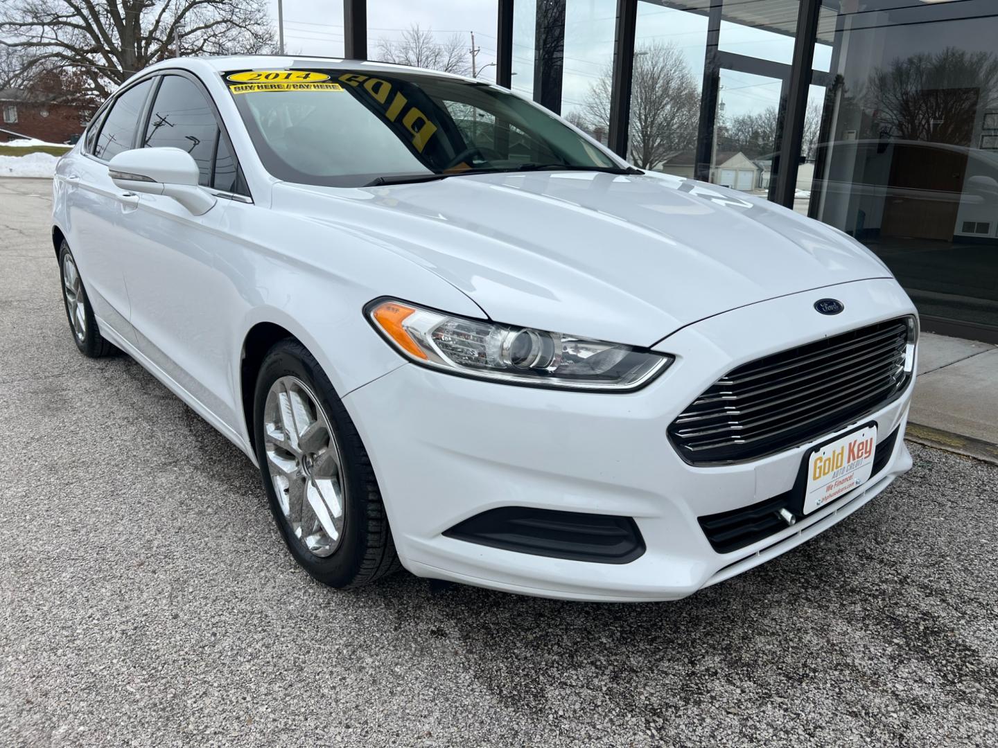 2014 Oxford White Ford Fusion SE (3FA6P0H75ER) with an 2.5L L4 DOHC 16V engine, located at 1633 W Kimberly, Davenport, IA, 52806, (563) 323-5341, 41.559456, -90.598732 - Photo#1